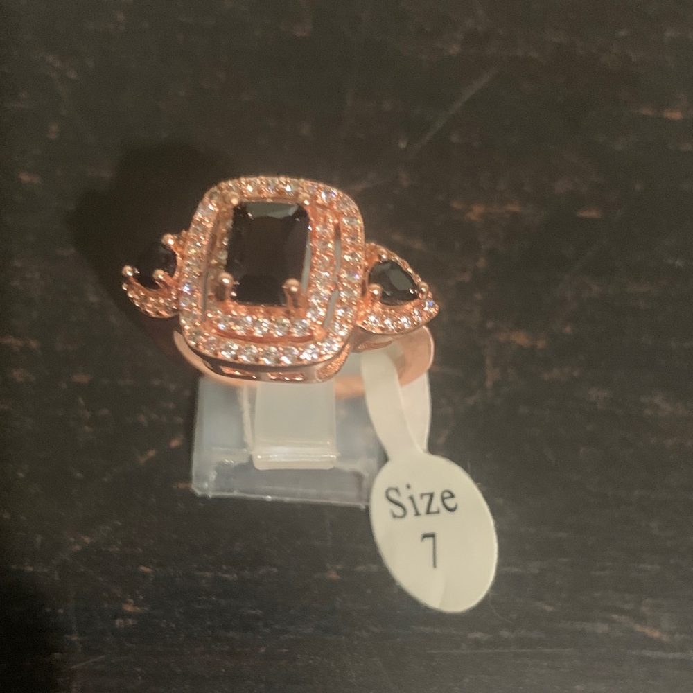 Sophisticated Black and Gold Women's Ring